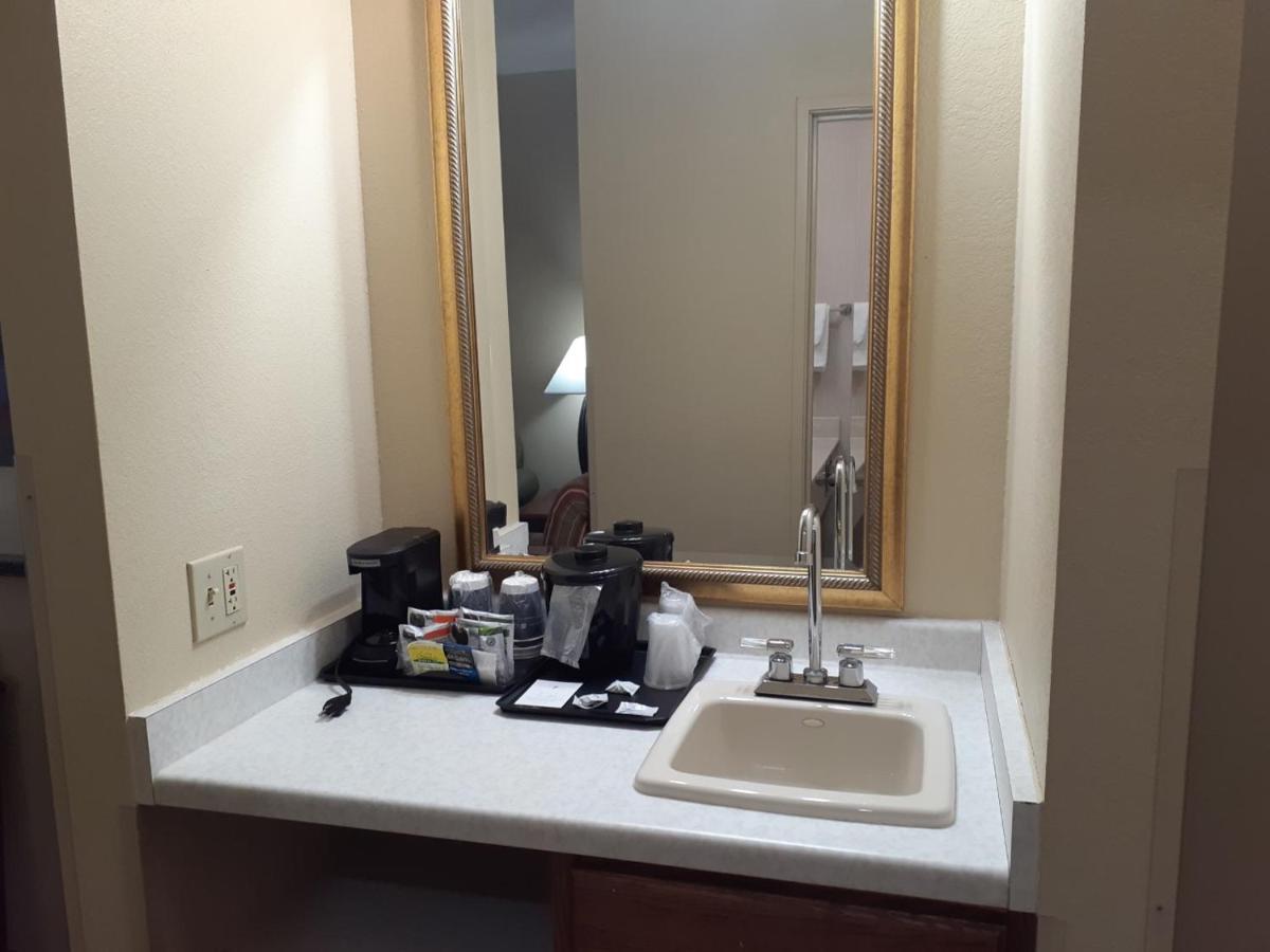 Country Inn & Suites By Radisson, Freeport, Il Екстериор снимка